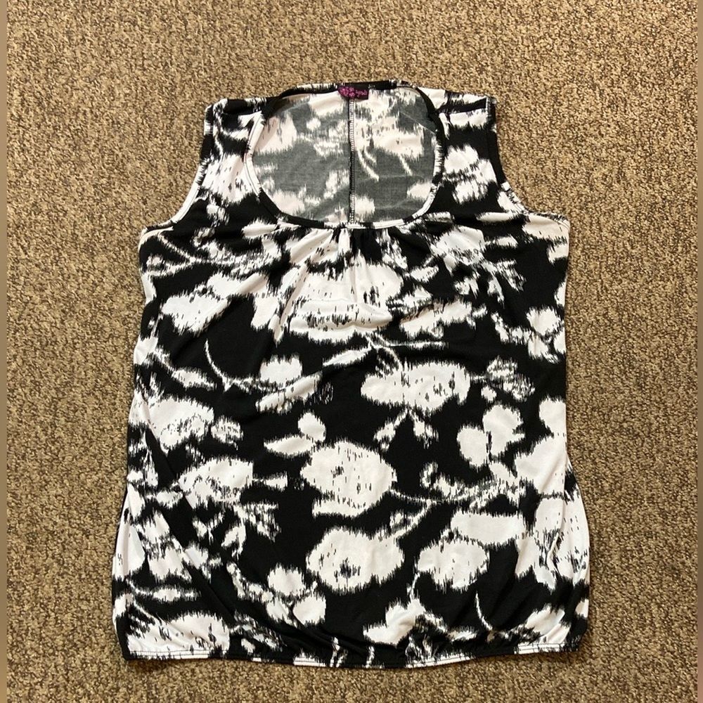 Agenda Black and White Floral Women's Top Size Approximately L No Tag